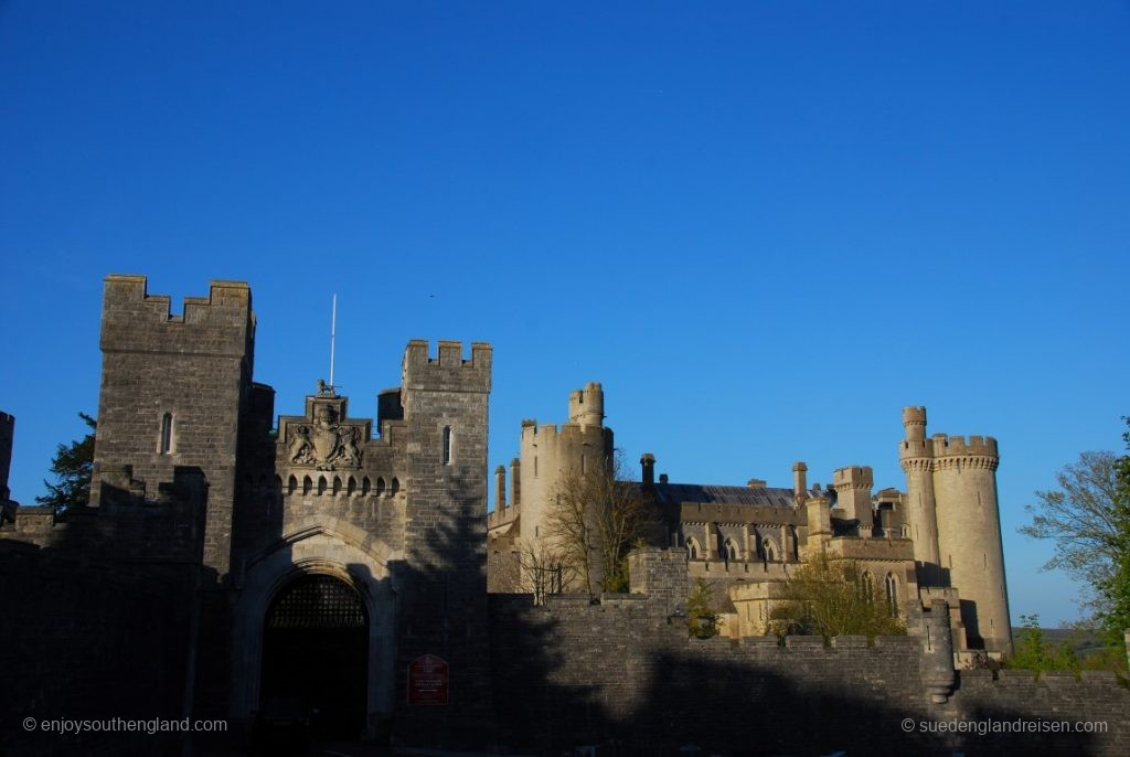 Arundel Castle im Licht der schon tiefen Abendsonne