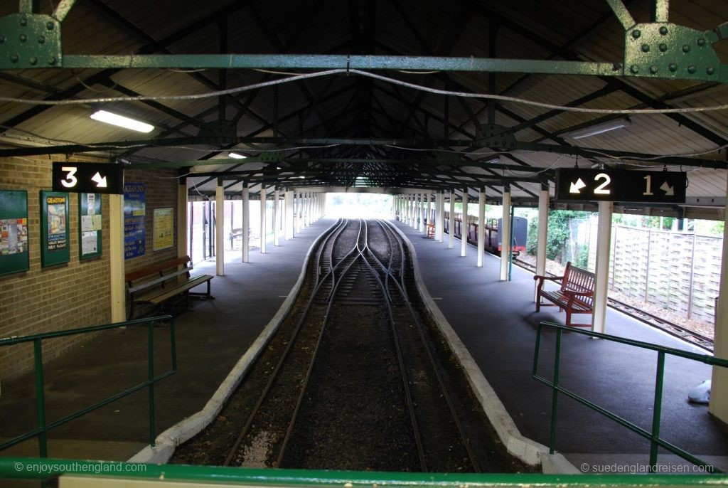 Romney, Hythe & Dymchurch Railway - wie bei einer großen Bahn: Bahnhofshalle in Hyth