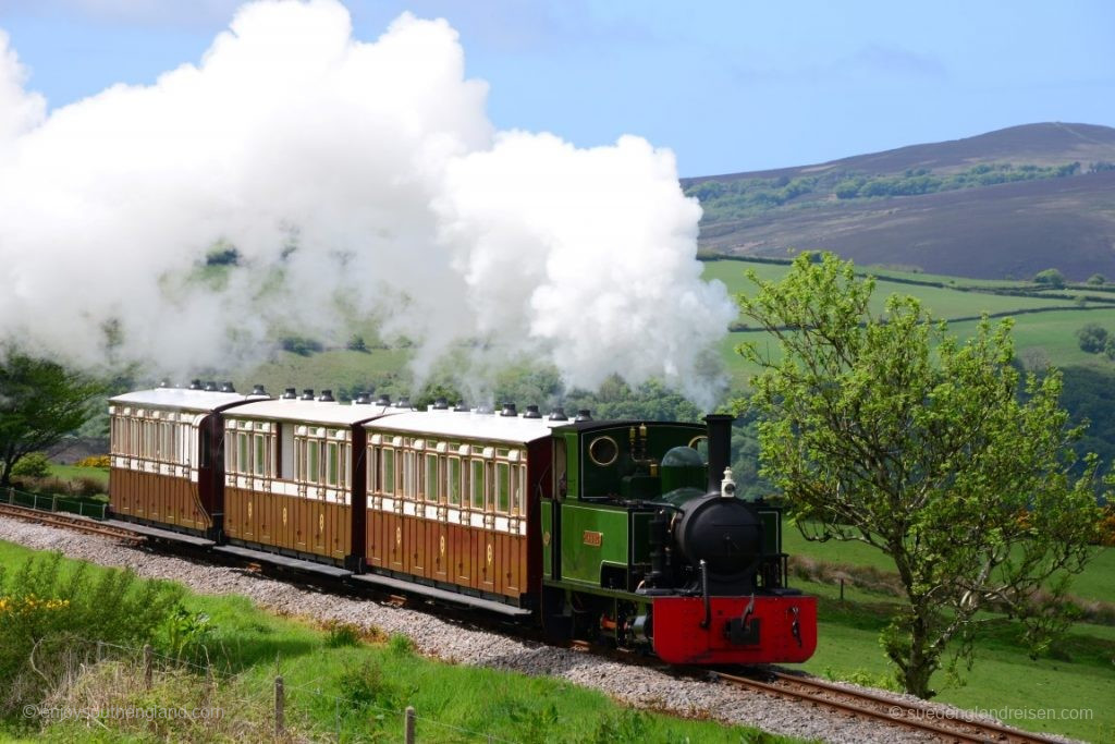 Leicht bergauf geht es hier für die Lynton & Barnstaple Railway zur Station Woody Bay.