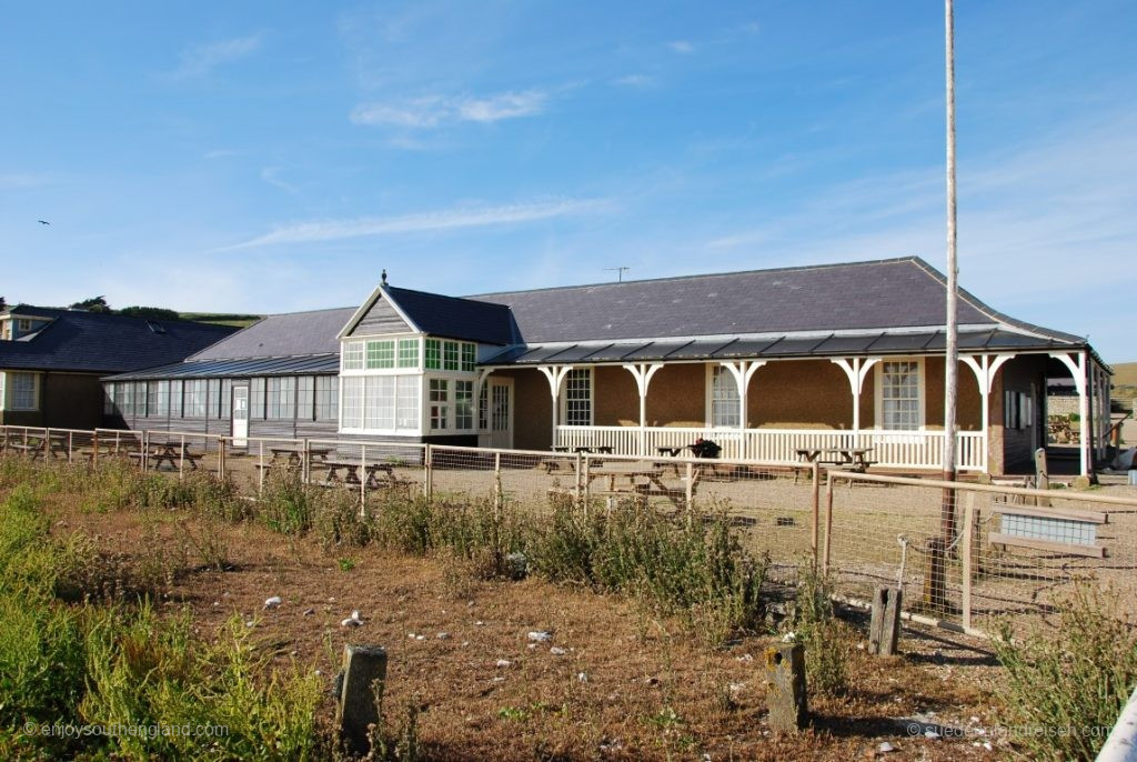 Birling Gap (East Sussex) - National Trust building near the ledge