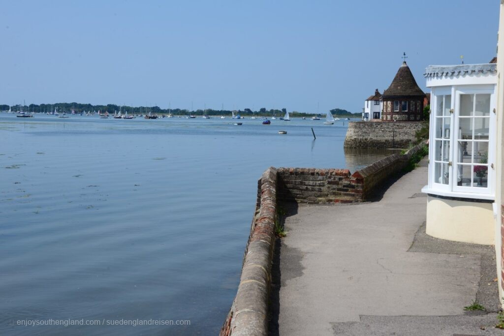 Bosham in West Sussex - hier wird die Uferstraße jeden Tag von der Flut überspült