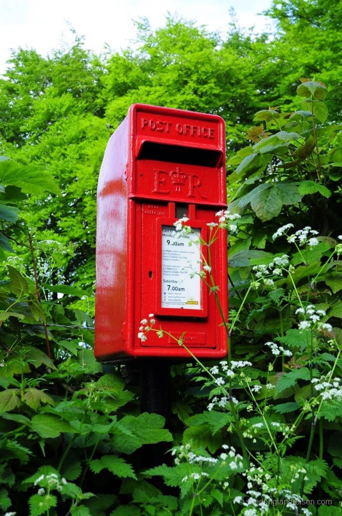 Briefkasten als Wandkonstruktion