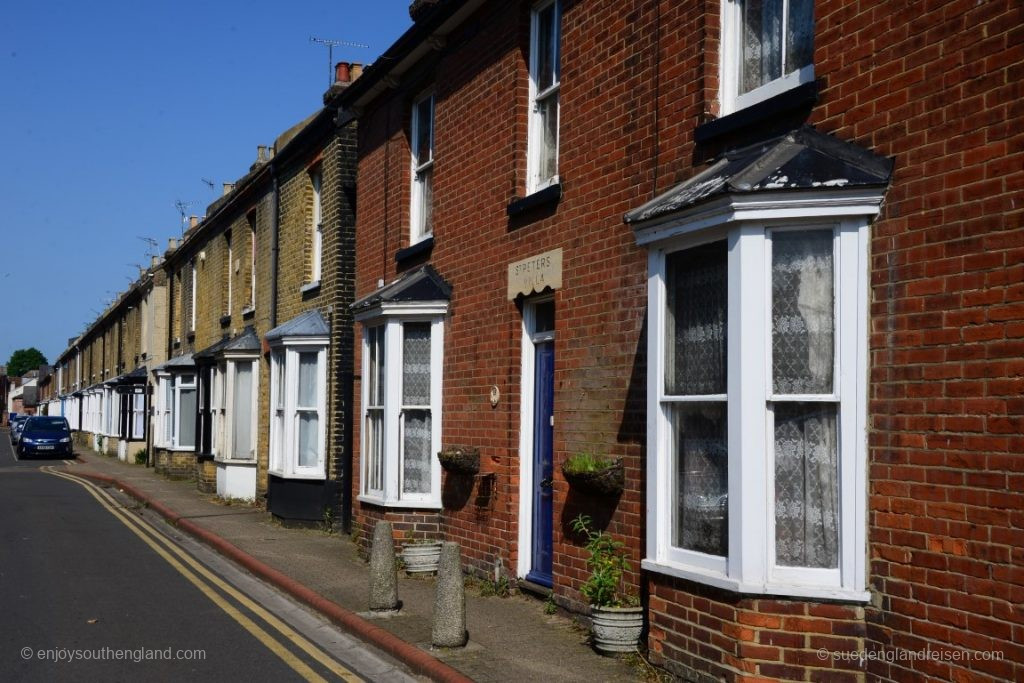 Eine ganz klassische englische Wohnstraße in der Innenstadt von Canterbury