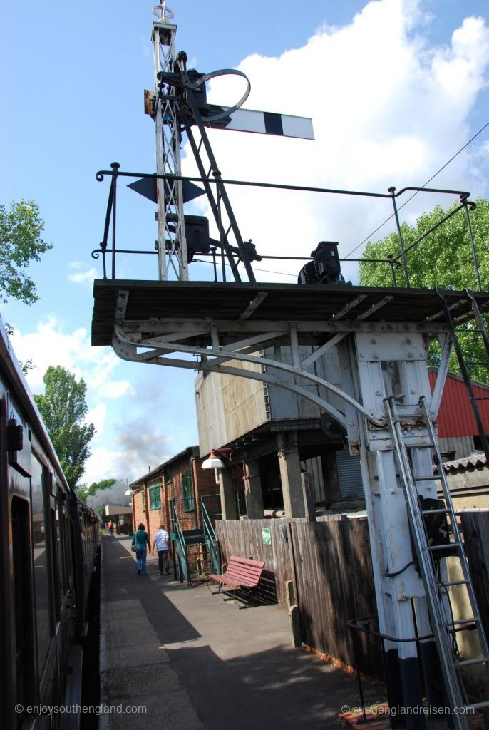 Kent & East Sussex Railway - signaling device