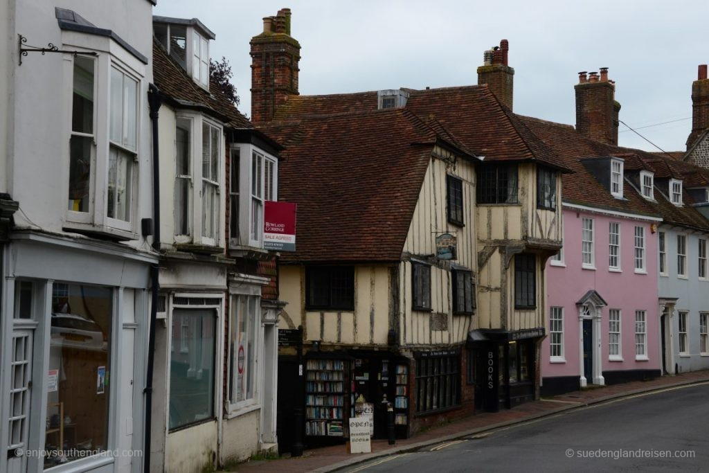 Die High Street in Lewes in einem sehr verkehrsarmen Moment