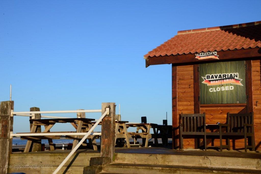 Aber was ist das? Ein BAVARIAN Beach Grill. Aua!