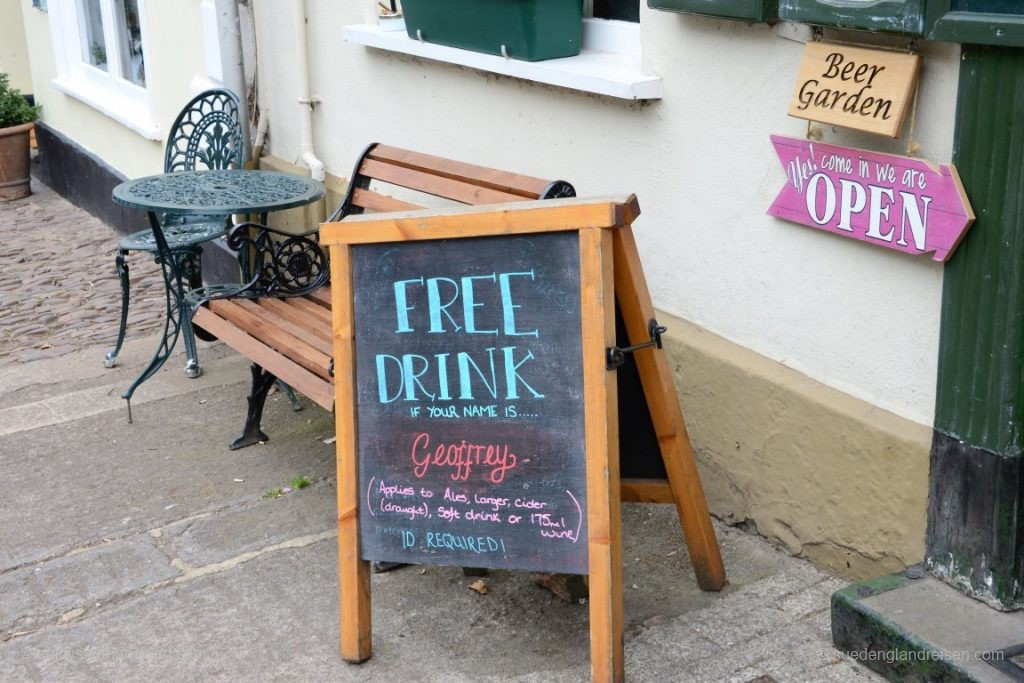 So wirbt ein Pub in Dunster um Kunden. Schade, dass wir Sabine und Thomas heißen