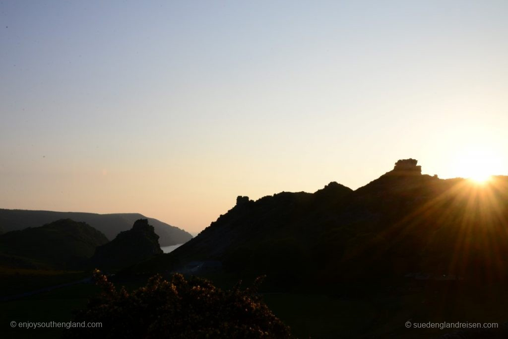 Und wenn dann beim Heimfahren die Sonne hinter dem Valley of Rock untergeht, legt sich Stille über das Exmoor