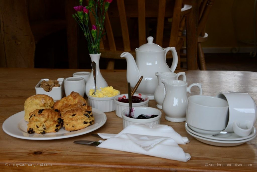 So sieht ein wirklich ordentlicher Cream-Tea für zwei aus