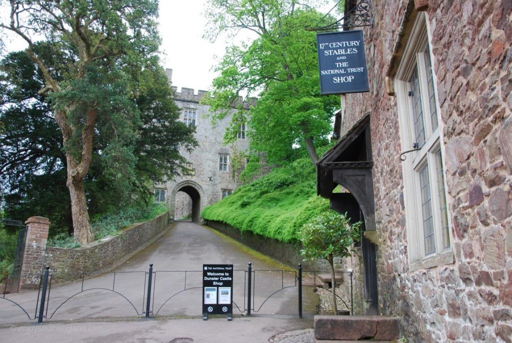 Der Weg zum Castle in Dunster (Somerset)