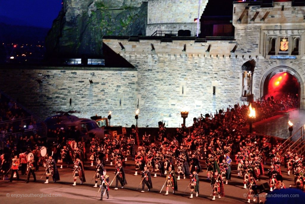 Das Royal Edinburgh Tattoo 2017 - der Einmarsch der "Massed Pipes & Drums"