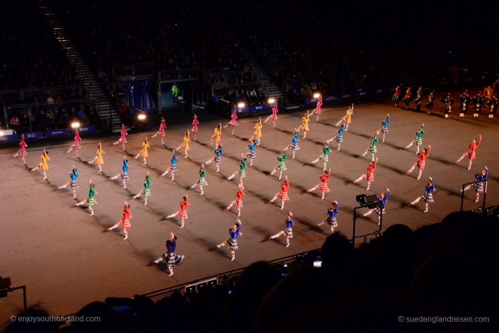 Das Royal Edinburgh Tattoo 2017 - unverzichtbarer Bestandteil sind die Tänzerinnen