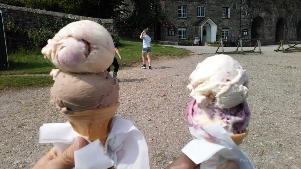 Bei diesem Wetter muß man sich auch mal abkühlen! Eis kommt hier übrigens von Farmen und nicht vom Italiener.