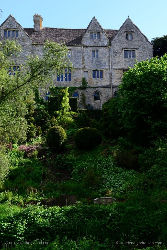 Abbey House Gardens - im Landschaftsgarten mit Blick auf das Haus