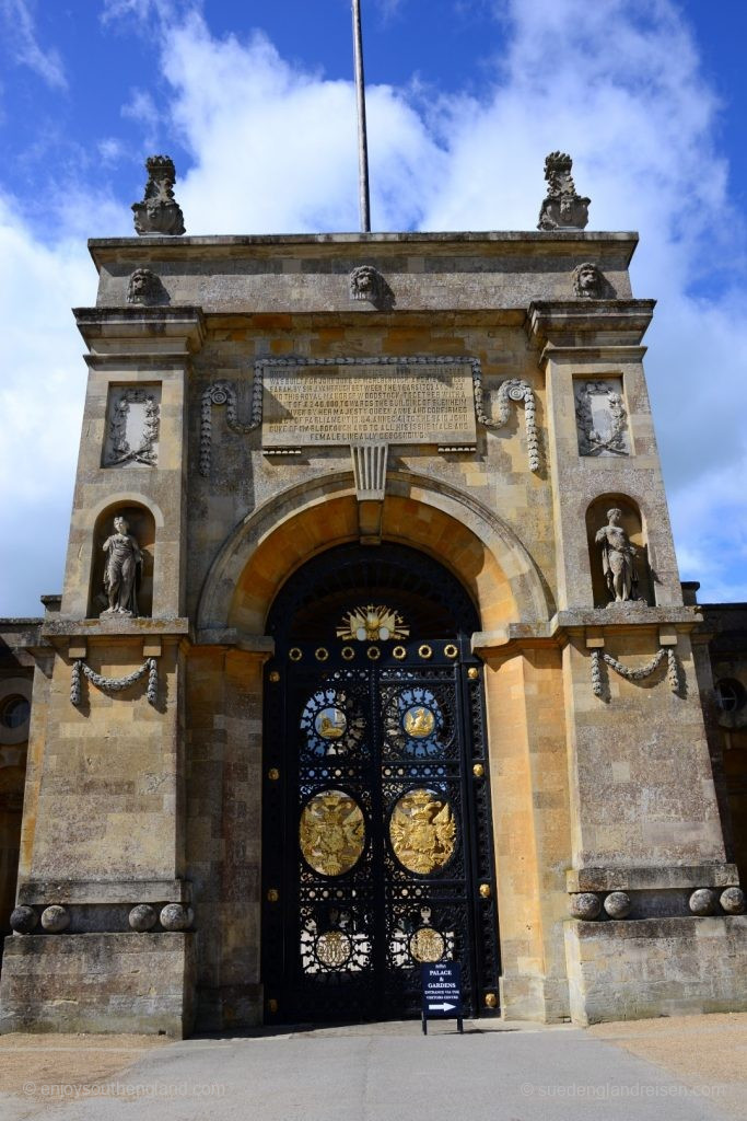 Prächtiges Tor als Eingang zum Blenheim Palace