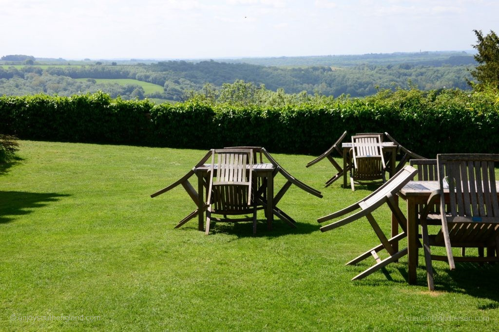 Newark Park - es ist noch früh am Morgen, der Tea Garden hat nicht geöffnet. 