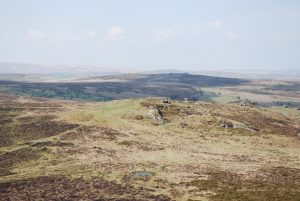 Im Dartmoor Nationalpark - große Weite von einem der Tors aus gesehen