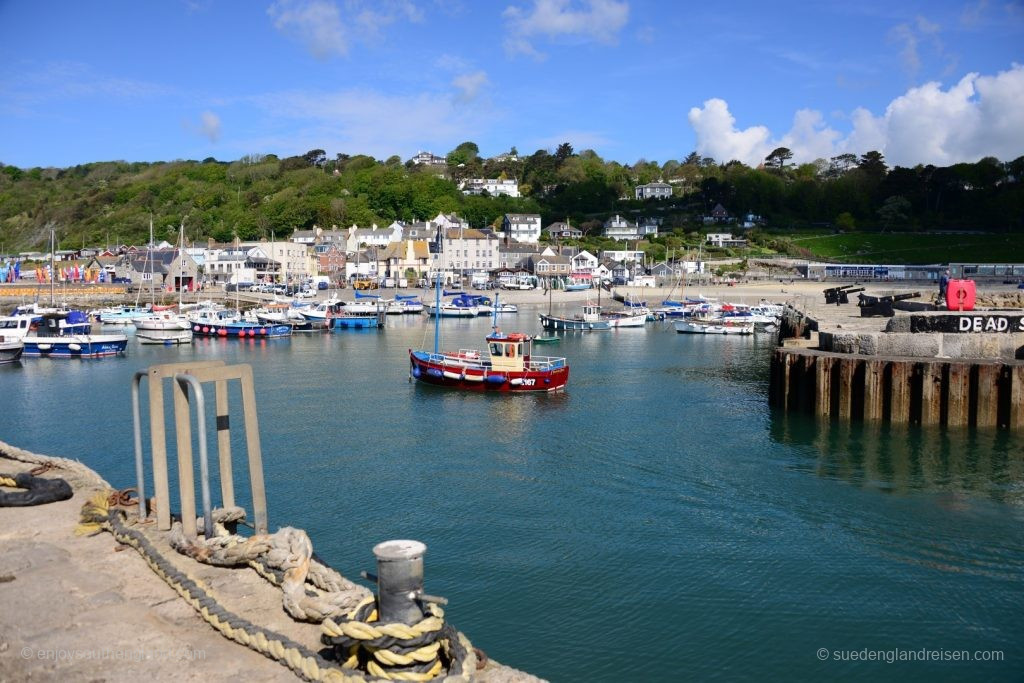 Lyme Regis vom Hafen aus gesehen