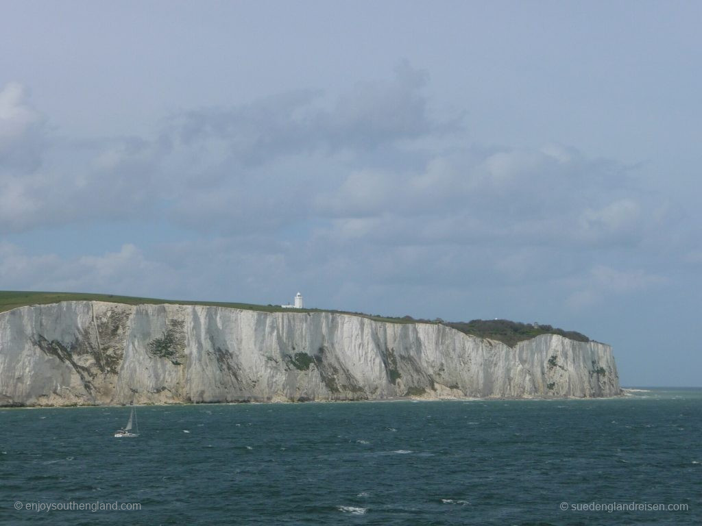 Die weissen Felsen von Dover begrüßen uns!