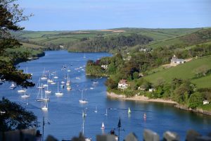 Blick auf das Estuary, den Naturhafen von Salcombe (Devon)