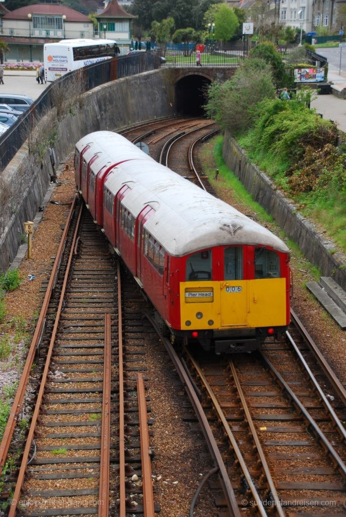 IOW Island Line - Change to the correct track from here, just before the tunnel towards Ryde St. John Street.