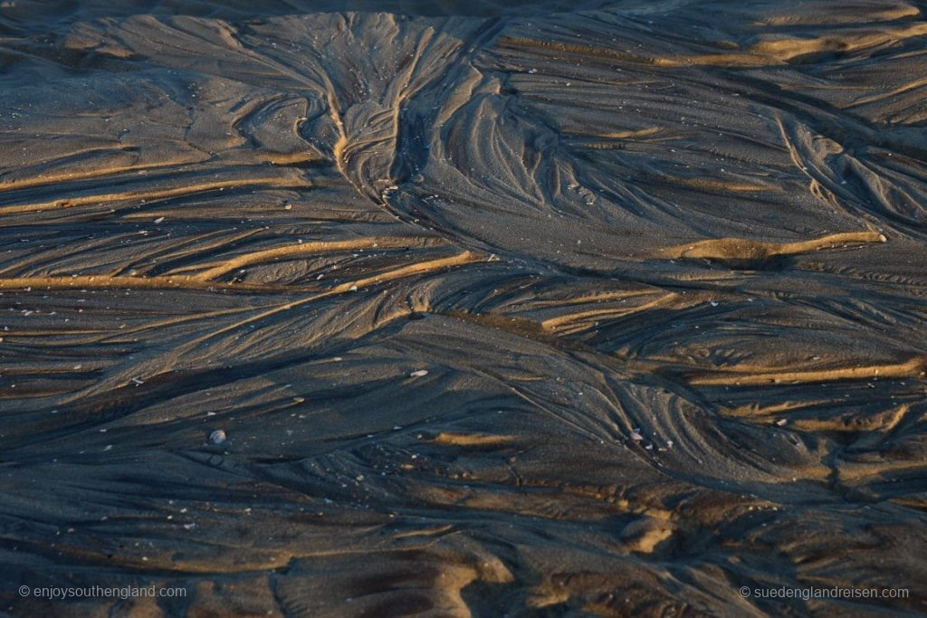 Herrliche Landschaften aus Sand, geformt von der Tide.