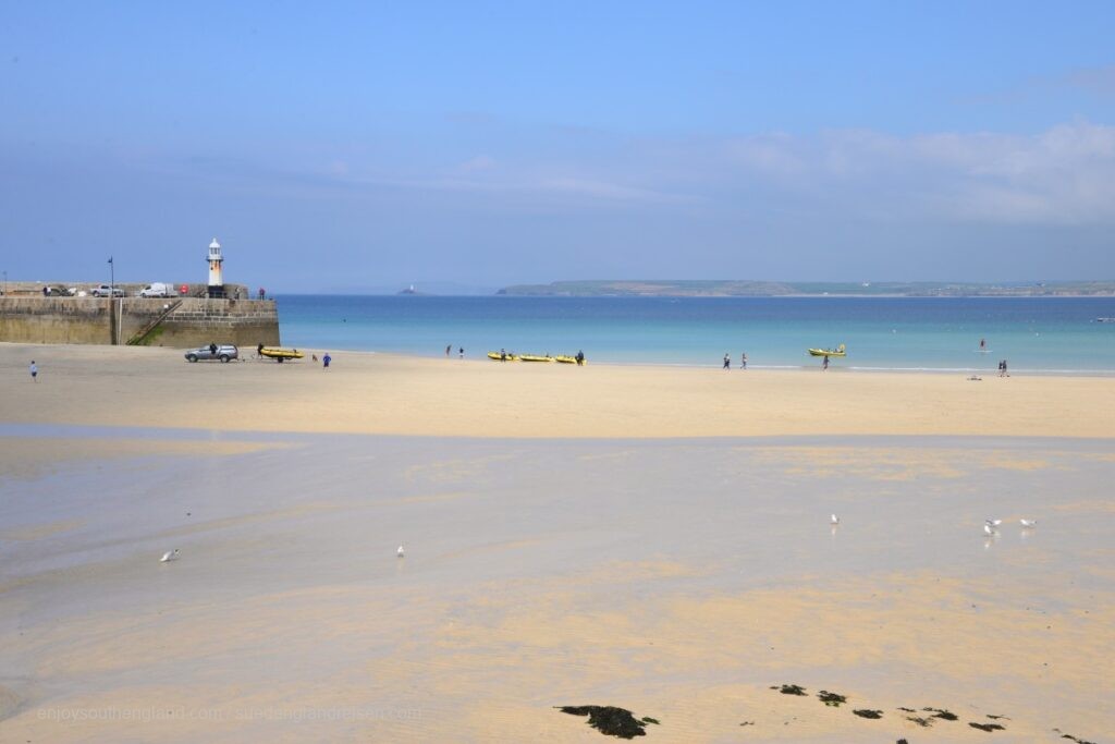 Fast wie in der Südsee: Strand in St. Ives in Cornwall