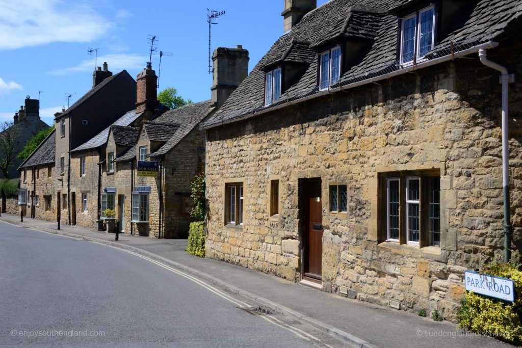 Es muß nicht immer spektakulär sein: Ganz normale Wohnstraße in Chipping Camden