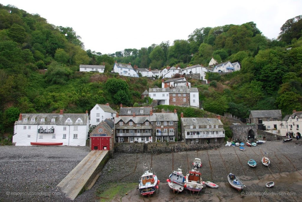 Clovelly und sein Hafen von der Seeseite