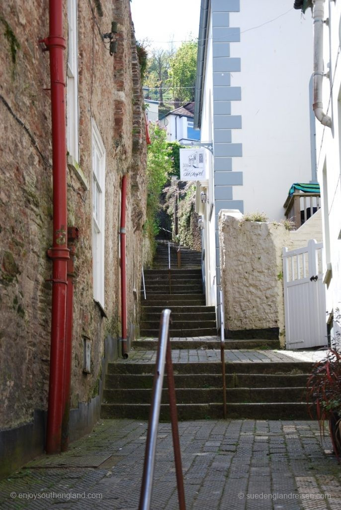 Dartmouth liegt am hügeligen Ufer des River Dart - ohne Stufen geht es nicht