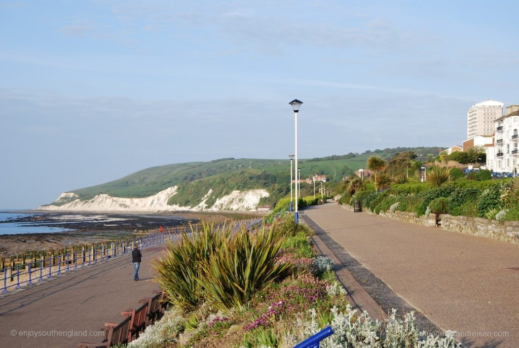 Strandpromenade von Eastbourne mit Blick in Richtung Beachy Head