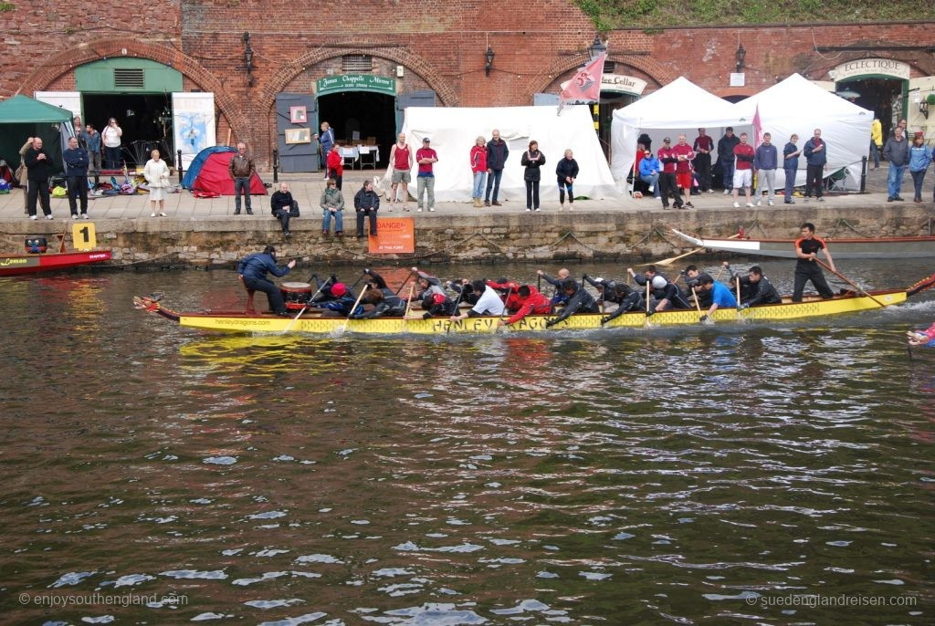 Drachenbootrennen auf dem River Exe in Exeter