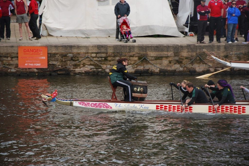 Drachenbootrennen auf dem River Exe in Exeter