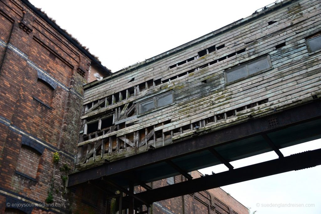 Gloucester - alte Lagerhallen am Hafen im Jahr 2015