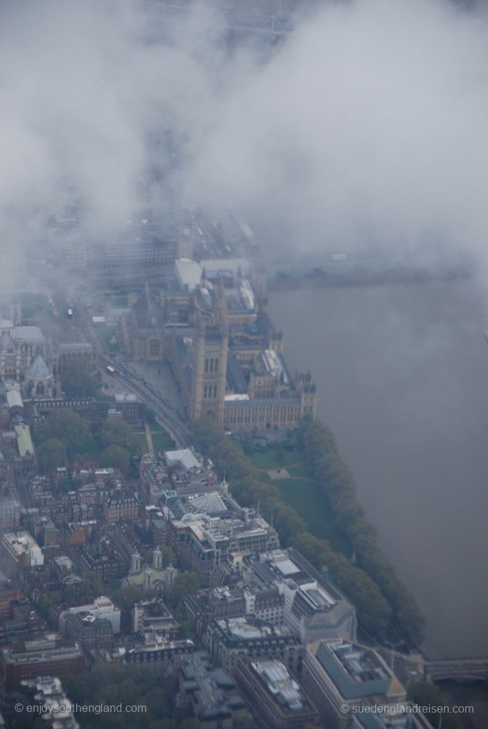 London von oben bei schlechtem Wetter