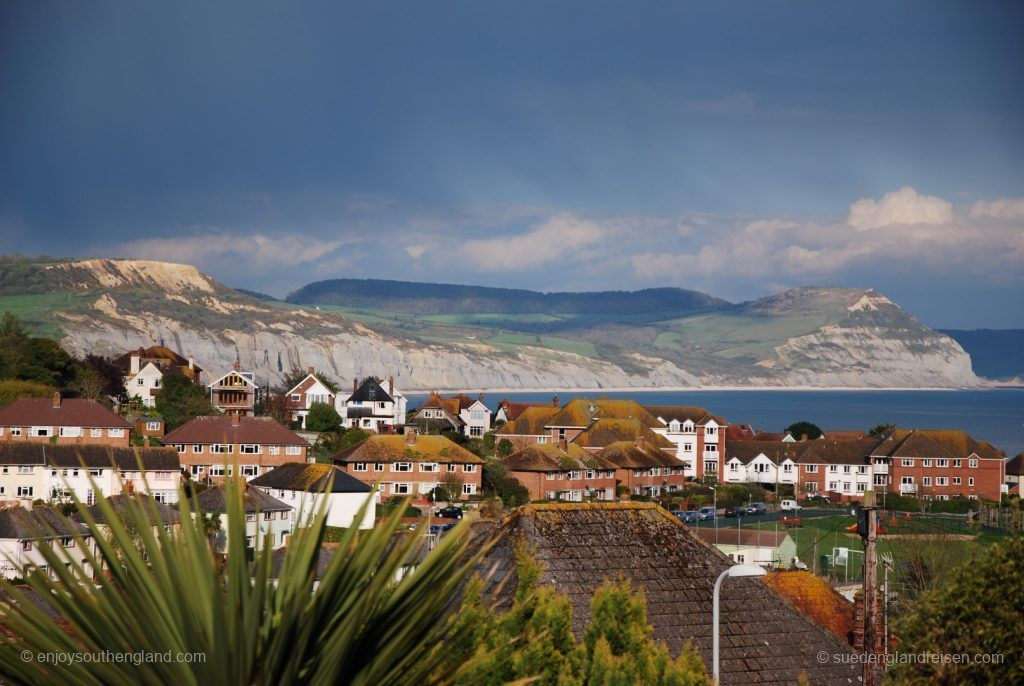 Lyme Regis an der Jurassic Coast mit ihren Kreidefelsen