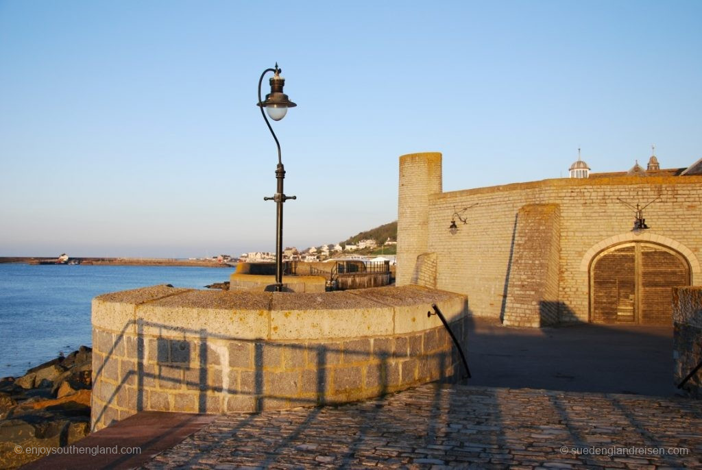 Lyme Regis - die Befestigung der Altstadt gegen das Meer