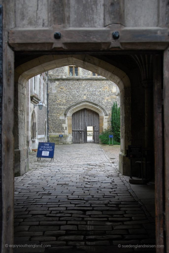 Winchester an einem regnerischen Tag - auch das College ist für Besucher geschlossen