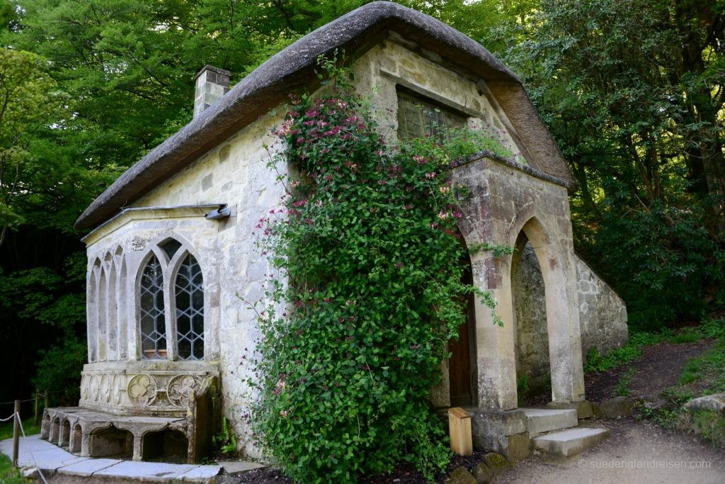 Natürlich ebenso extra angelegt in Stourhead wurde dieses gotische Haus. Hier wohnte ein (dafür natürlich bezahler) Eremit zur Erbauung der Besucher.