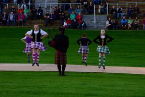 Tanzvorführung beim Highland Evening von Pitlochry