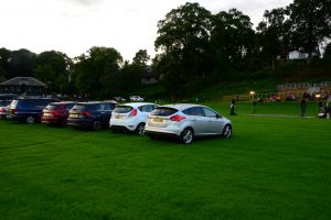 Wie im alten Autokino: Der Highland Evening auf dem Sportplatz von Pitlochry