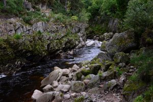 Der Findhorn River bei der Dulsie Bridge