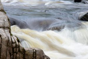 Stromschnellen am Findhorn River