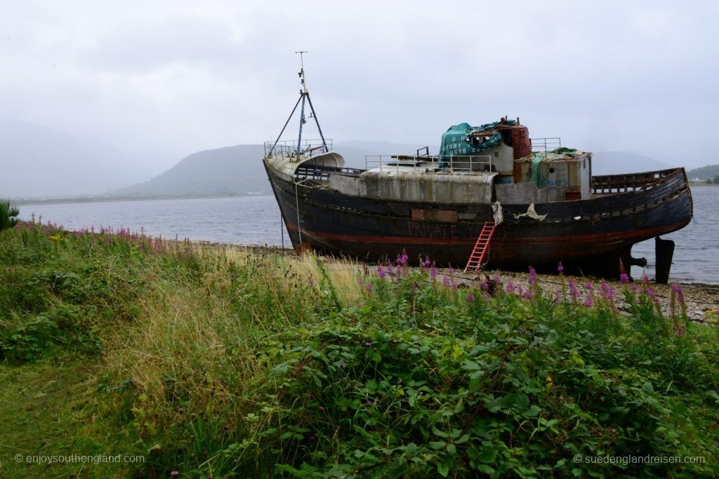 Schiffswrack am Loch Eil