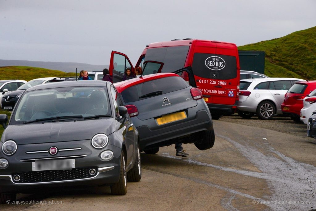 Oops – there was a pothole! However, it was possible to help by joining forces.