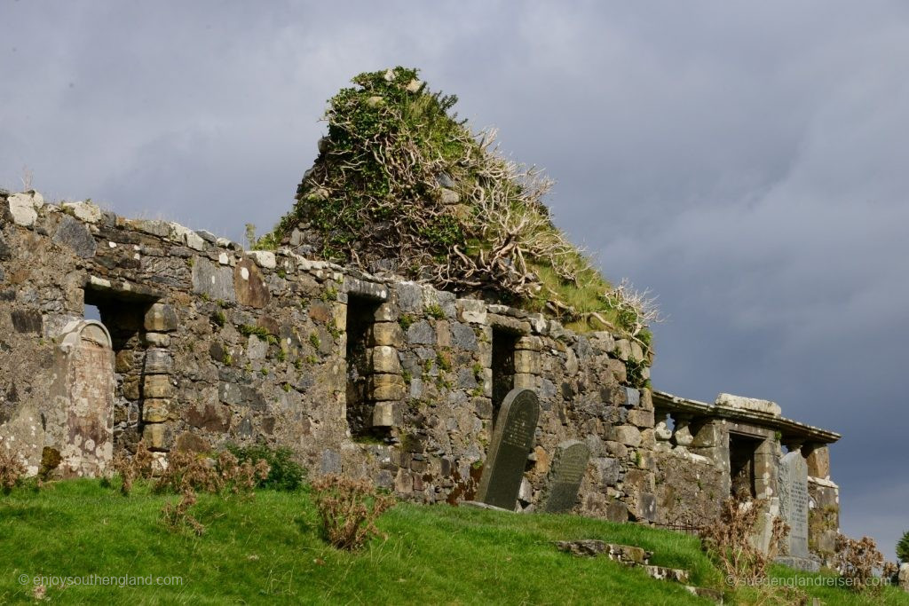 Verfallene Kirche an der Straße nach Elgol