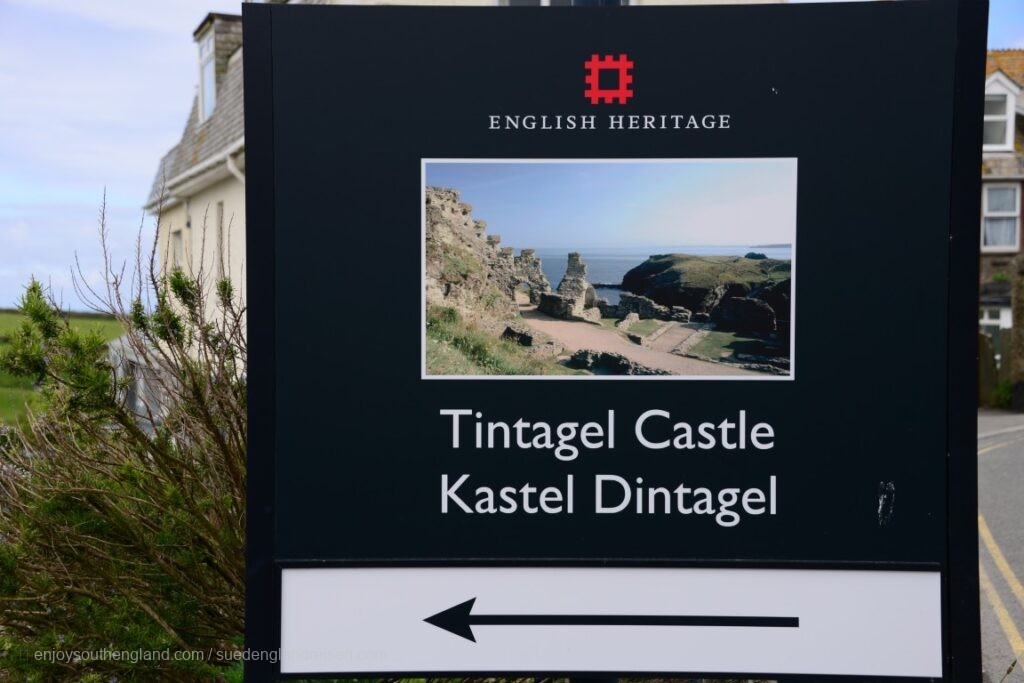 Tintagel in Cornwall vermarktet sich in erster Linie über Artus-Sage und die Ruinen auf einer vorgelagerten Insel