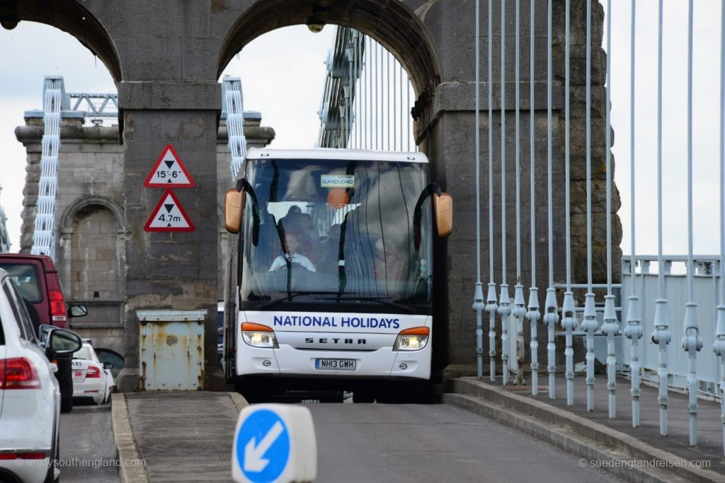 Die Brücke nach Anglesey wurde nicht wirklich für Fahrzeuge heutiger Größe gebaut