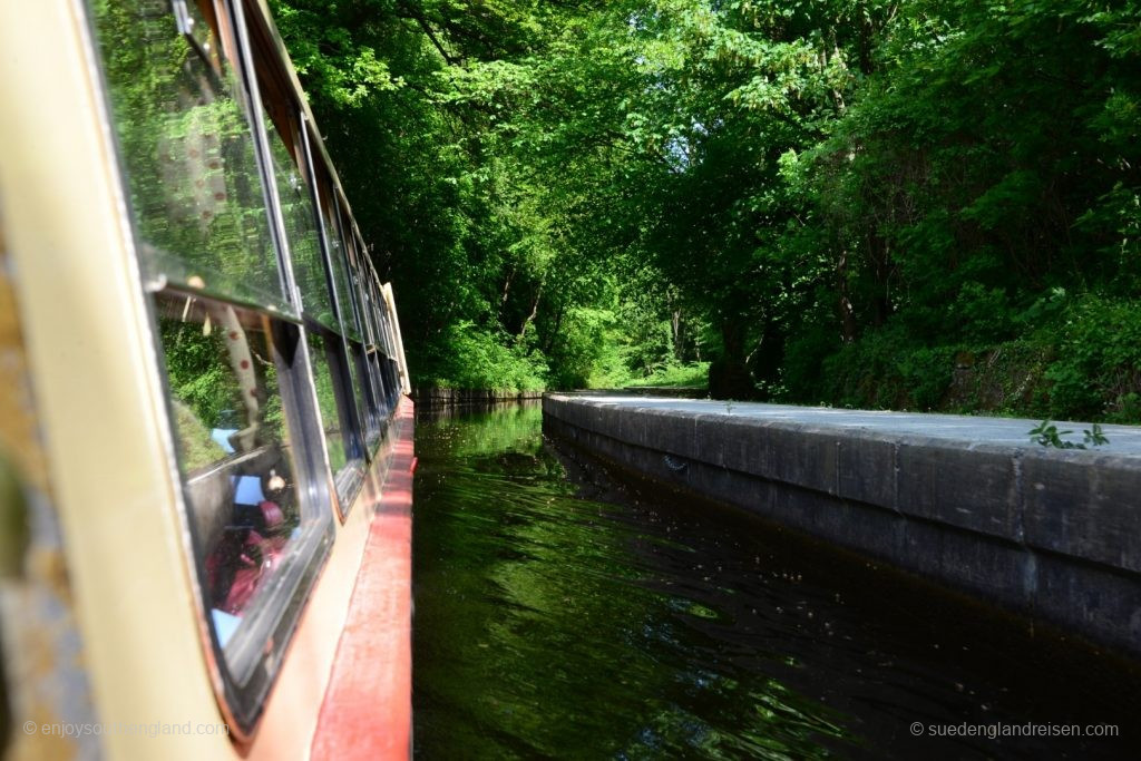 Bootsfahrt auf dem Kanal zum Pontcycyllte Aqueduct