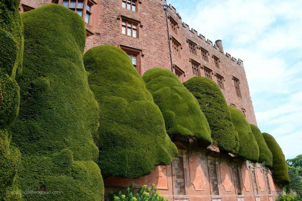 Powis Castle mit seinen unglaublichen Hecken